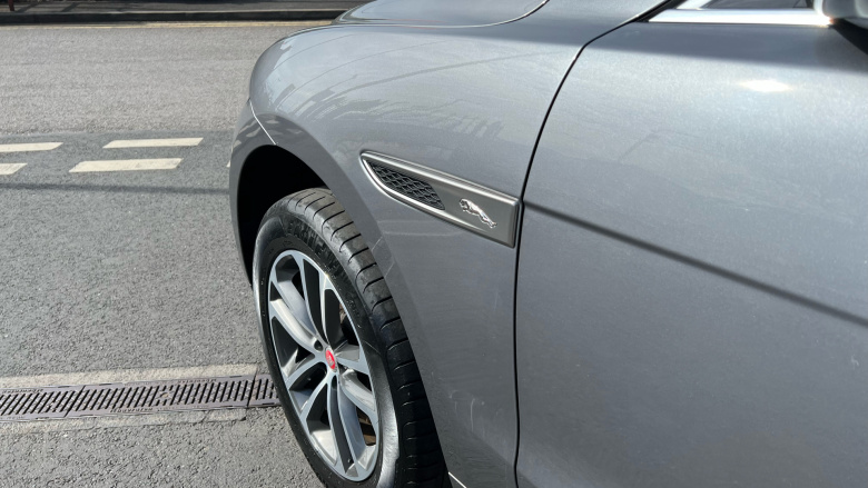 Jaguar F-Pace 2.0 D200 R-Dynamic S 5dr Auto AWD Diesel Estate